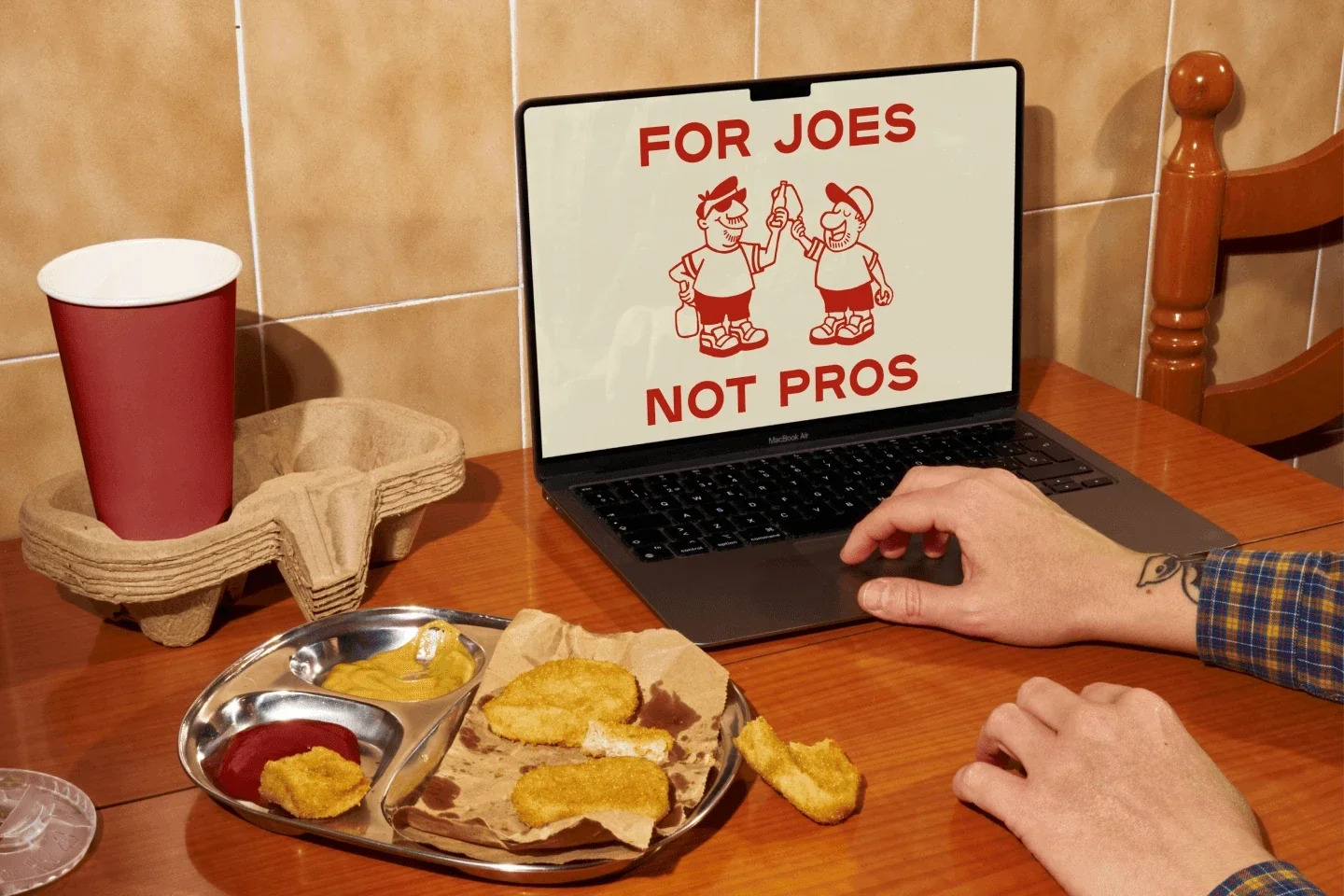 Pickleballers Next Door website on a laptop beside food and a drink.